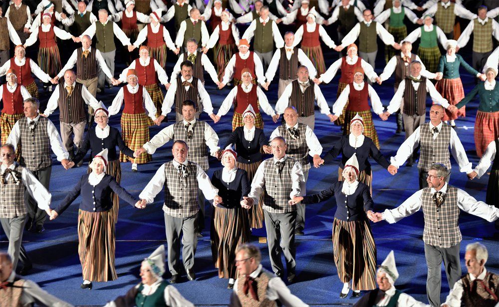 Возьмёмся за руки!