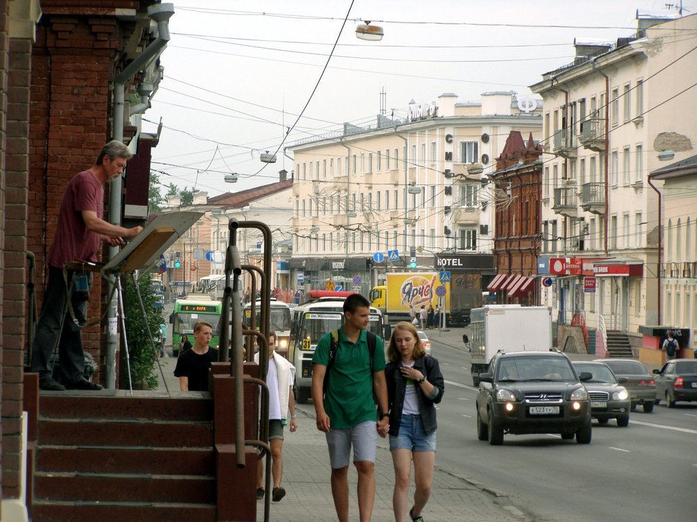 Художник рисует город