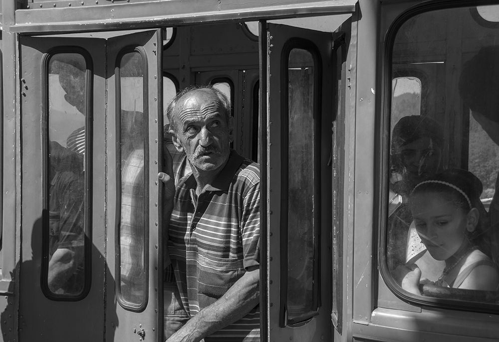 человек который всем помогает