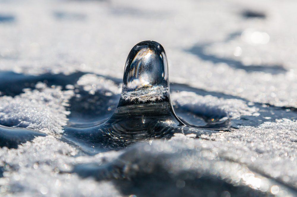 Застывшая вода