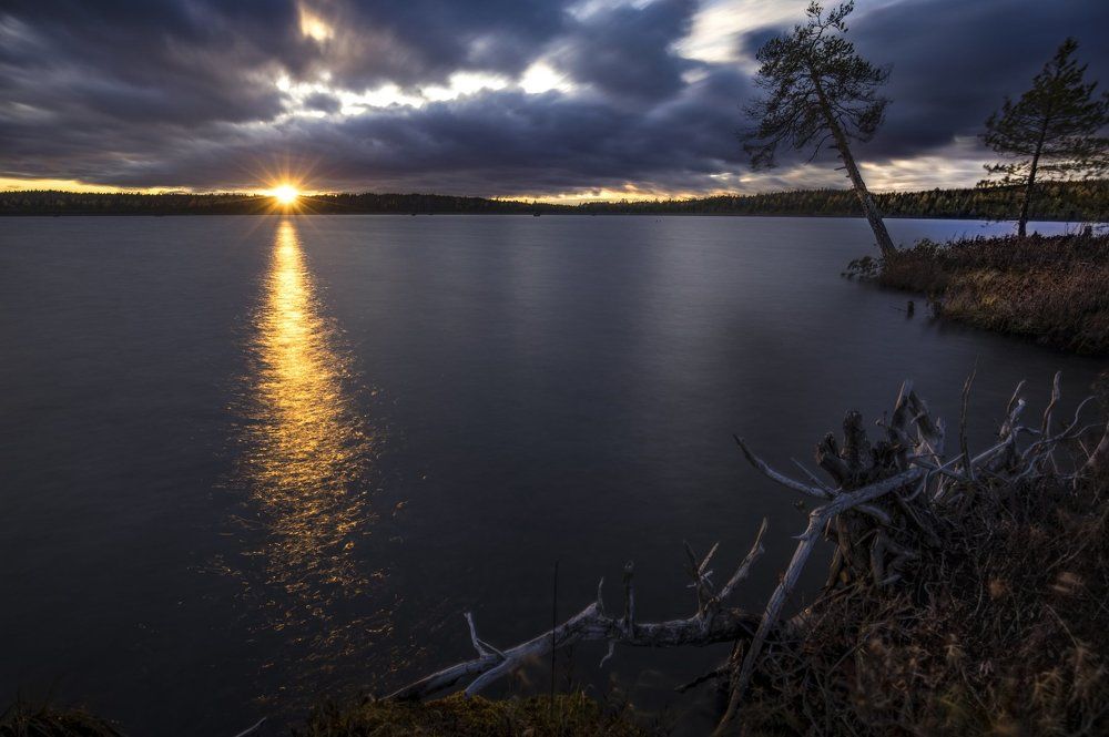 Закат на озере
