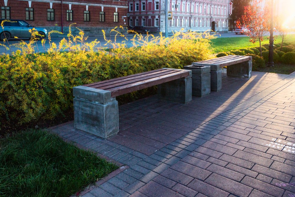 Вечер бродит