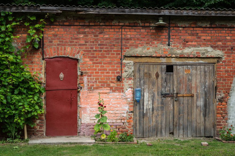 По ту сторону...