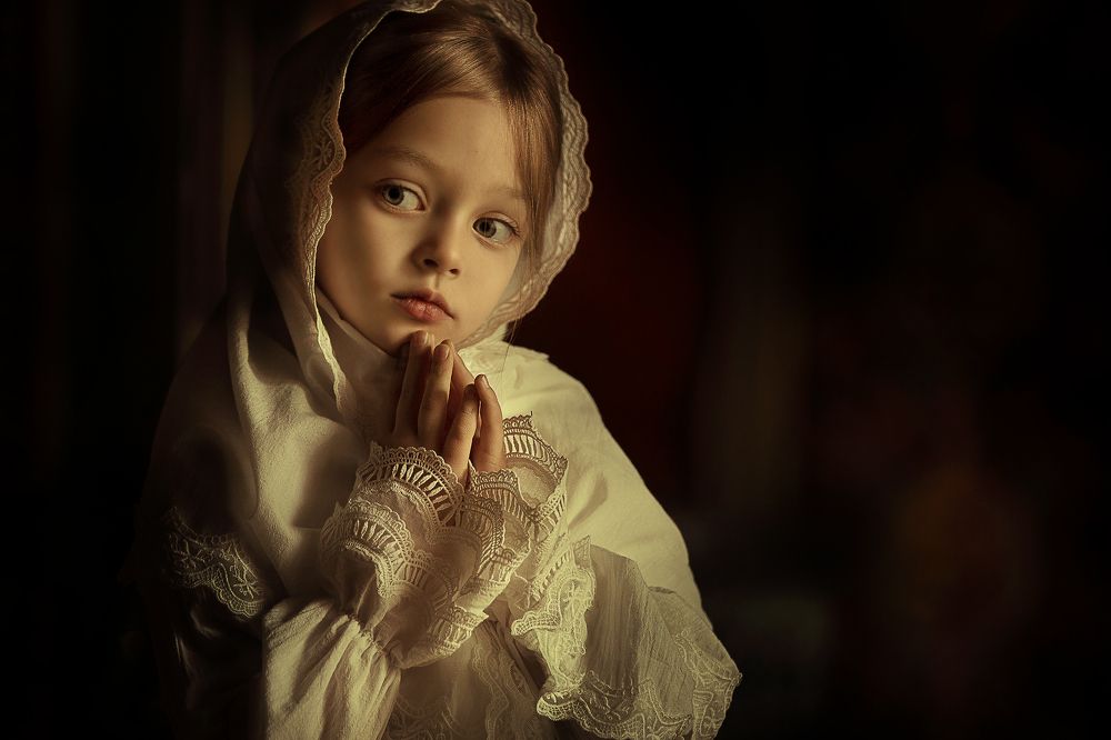 Вышивальщица