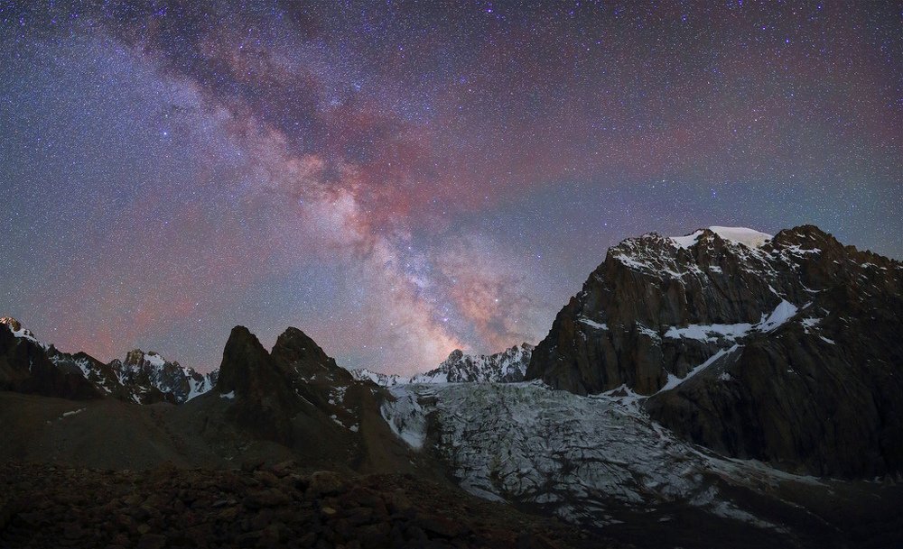 Звездная ночь над Аксайским ледником