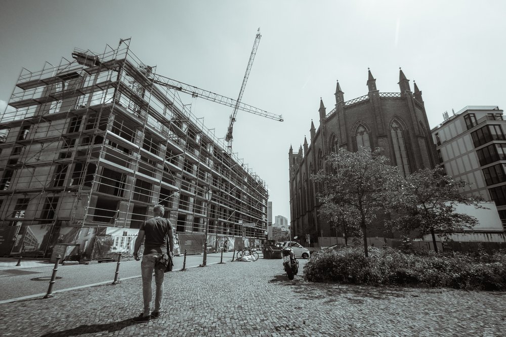 Между прошлым и будущим...