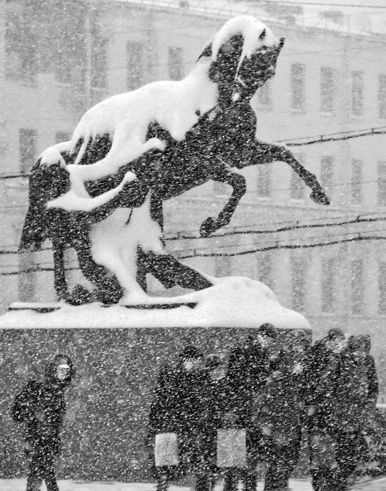 В едином порыве.