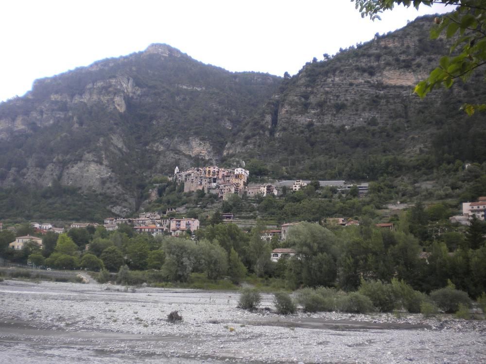 Touet sur Var, city on a rock