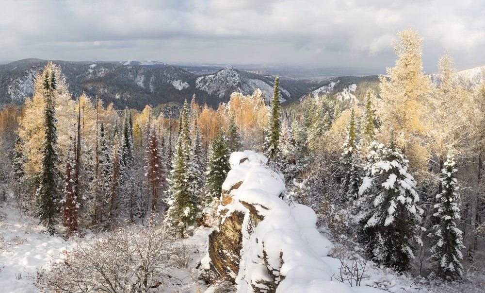 Снег и солнце в октябре