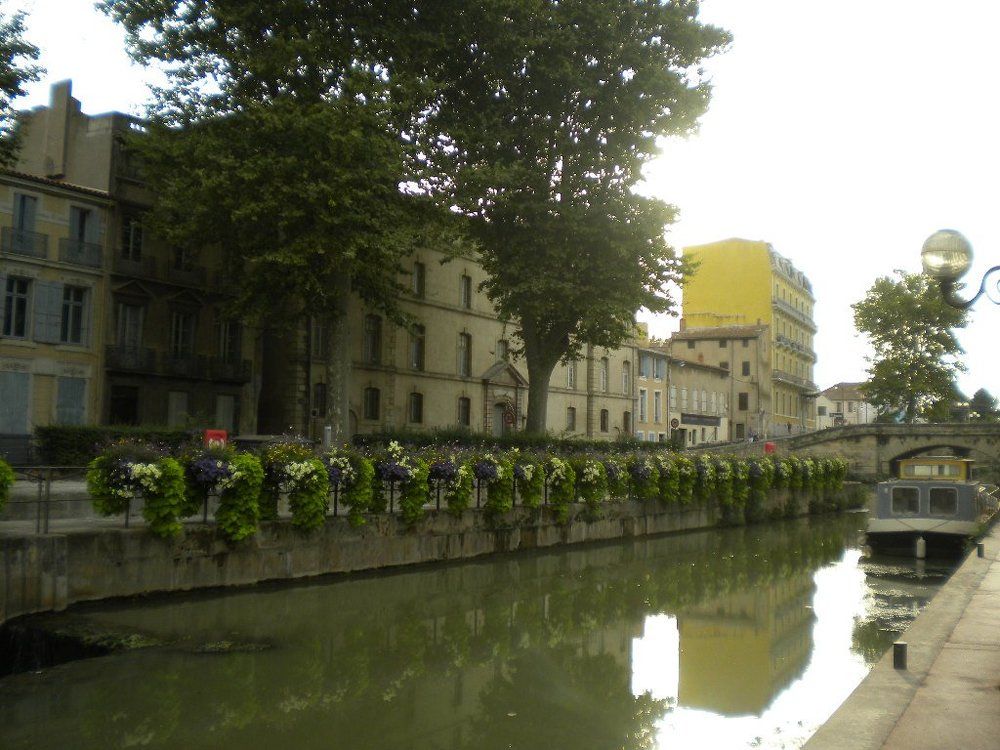 Parking on the Languedoc (Southern) Channel