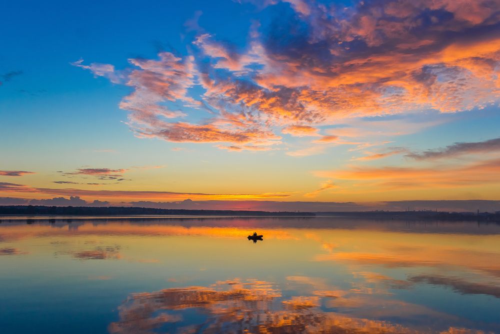 Рыбаки в красках рассвета