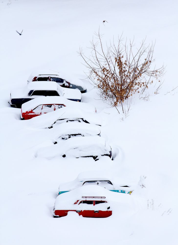 Сугробы с выхлопной трубой