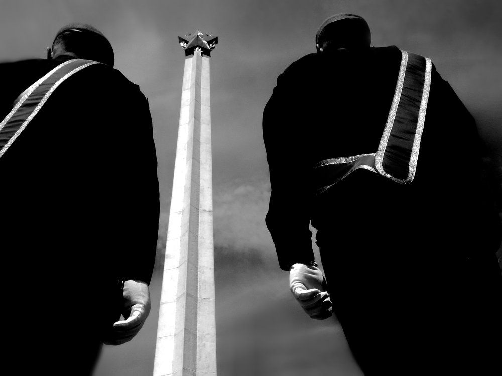 Это нужно - не мертвым! Это надо - живым!