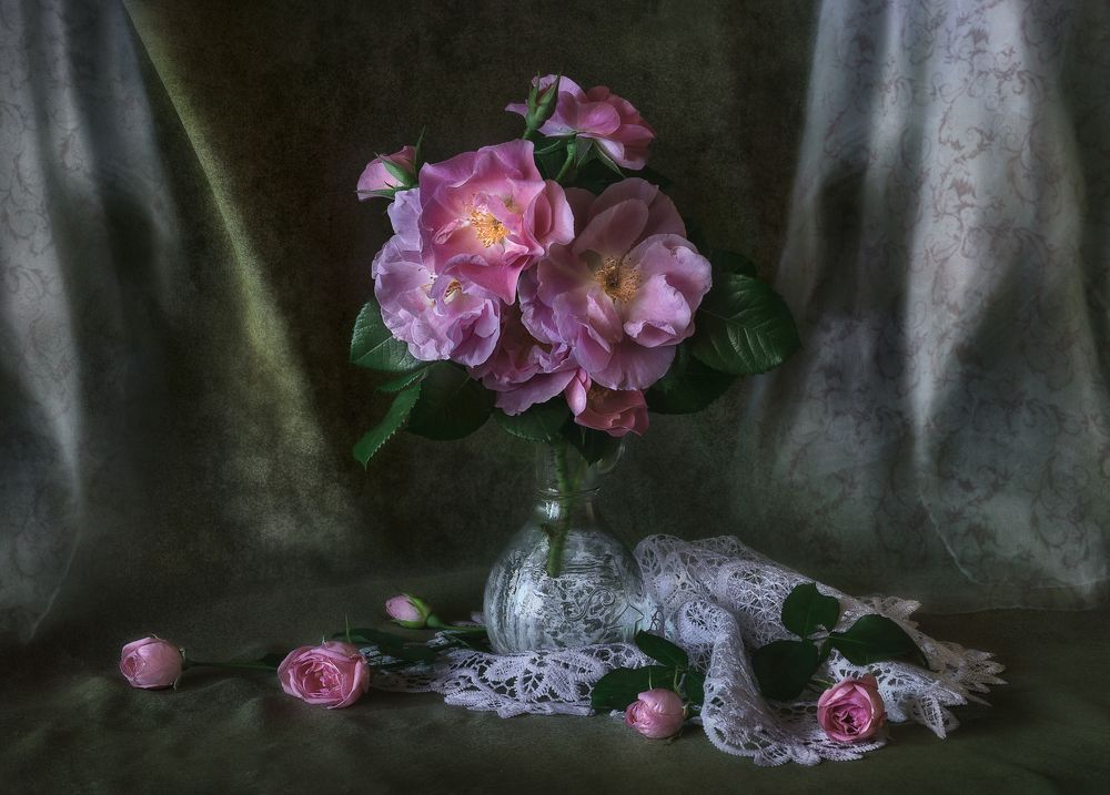 Розовые розы.