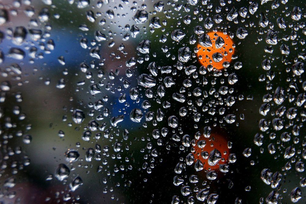 Капли дождя