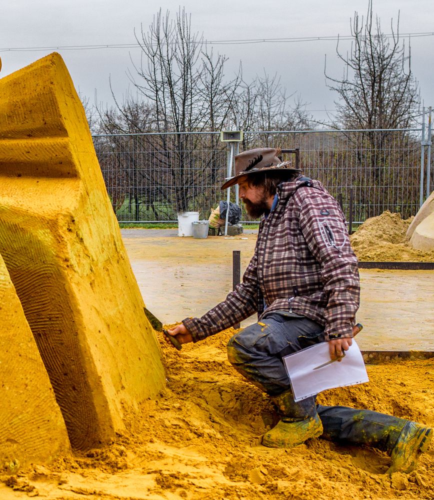 Творцы песочных скульптур
