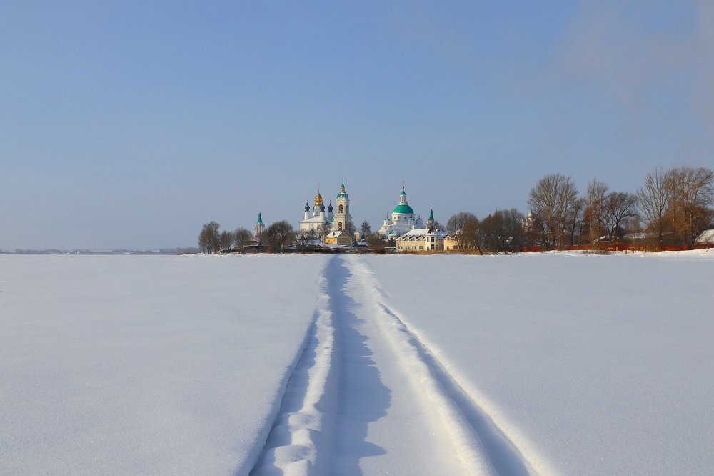 Спасо-Яковлевский монастырь — православный мужской монастырь.