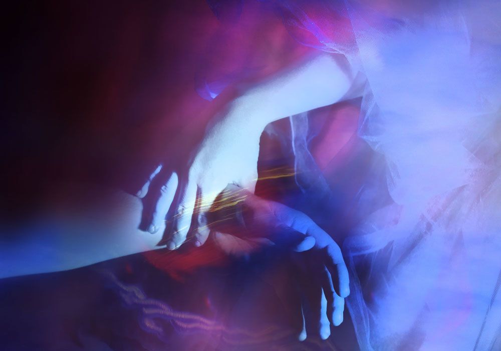 СВЯЗУЮЩИЕ НИТИ