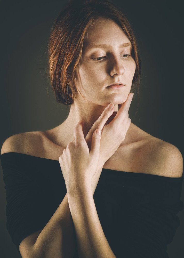 Рыжеволосая красавица.