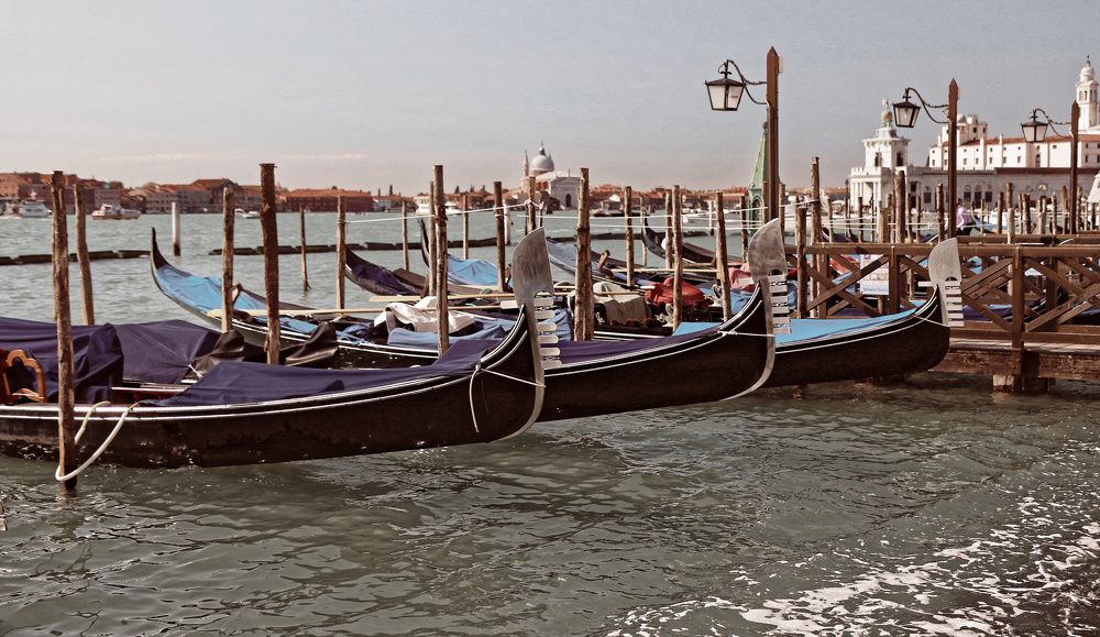 Гондолы отдыхают.