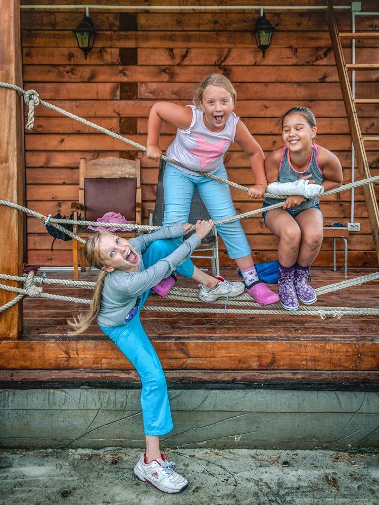 Девчонки на даче