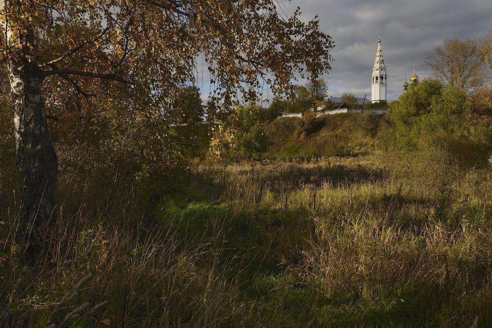 Золотая осень под стенами Никольского монастыря