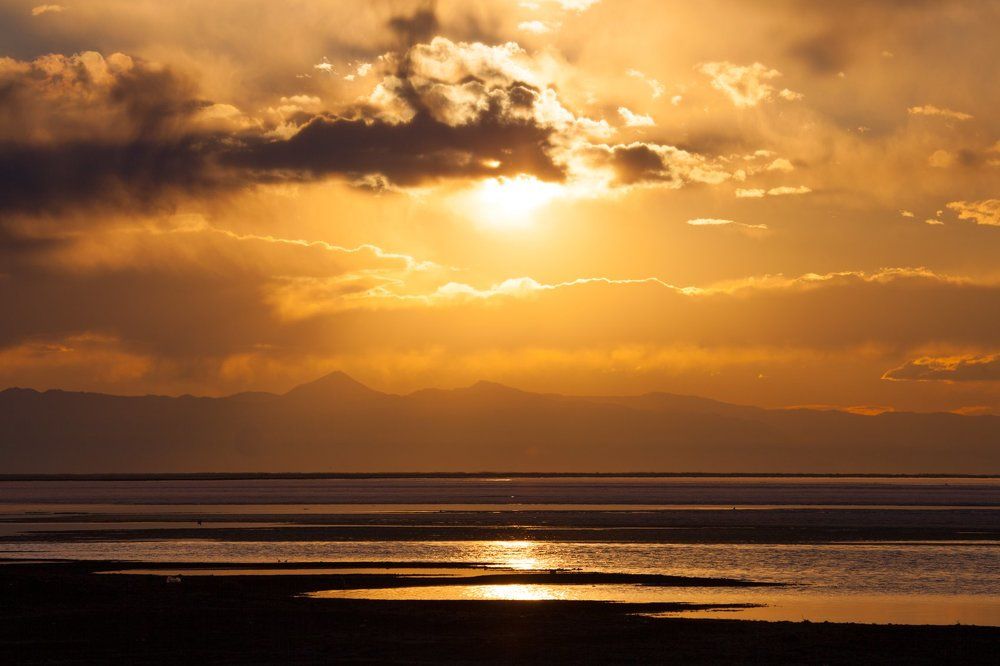 Закат над озером