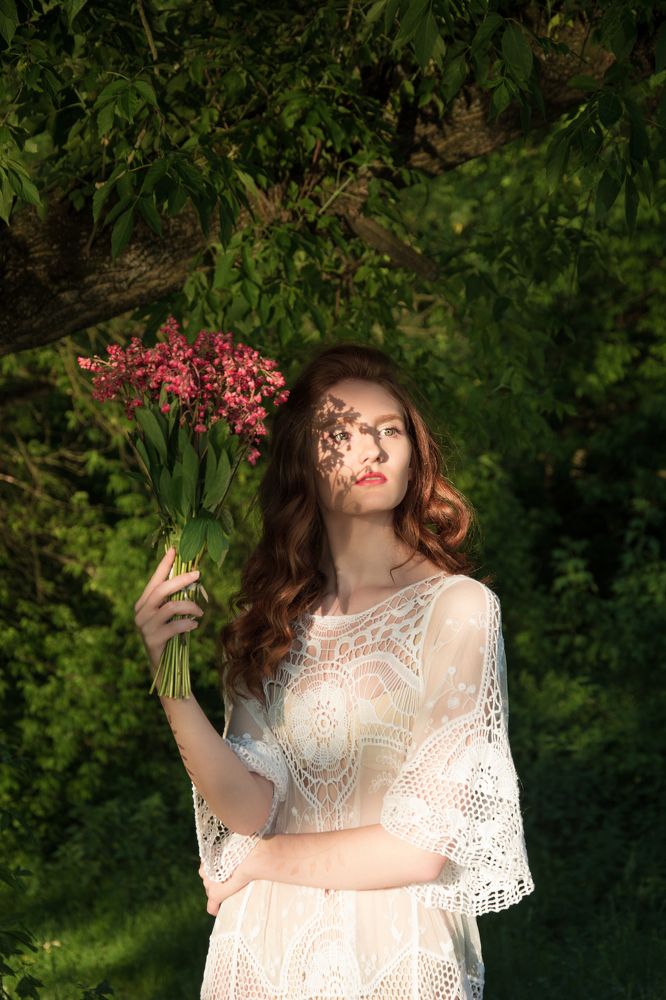 Рыжеволосая красавица.