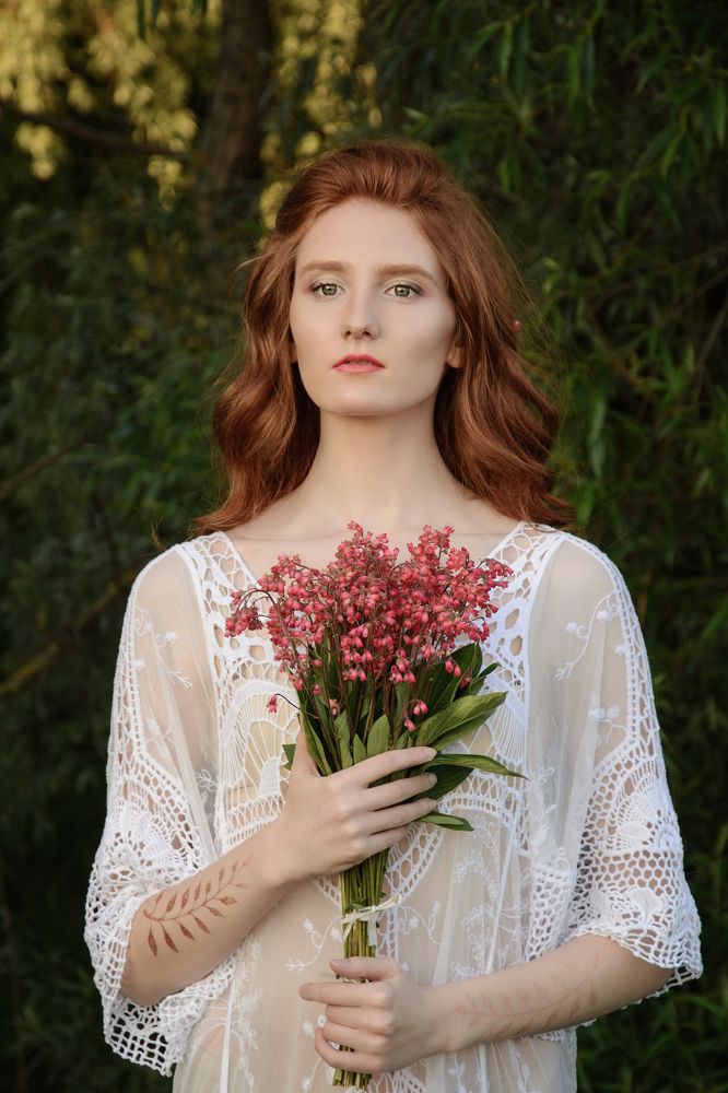 Рыжеволосая красавица.