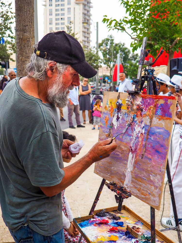 Художник на площади.