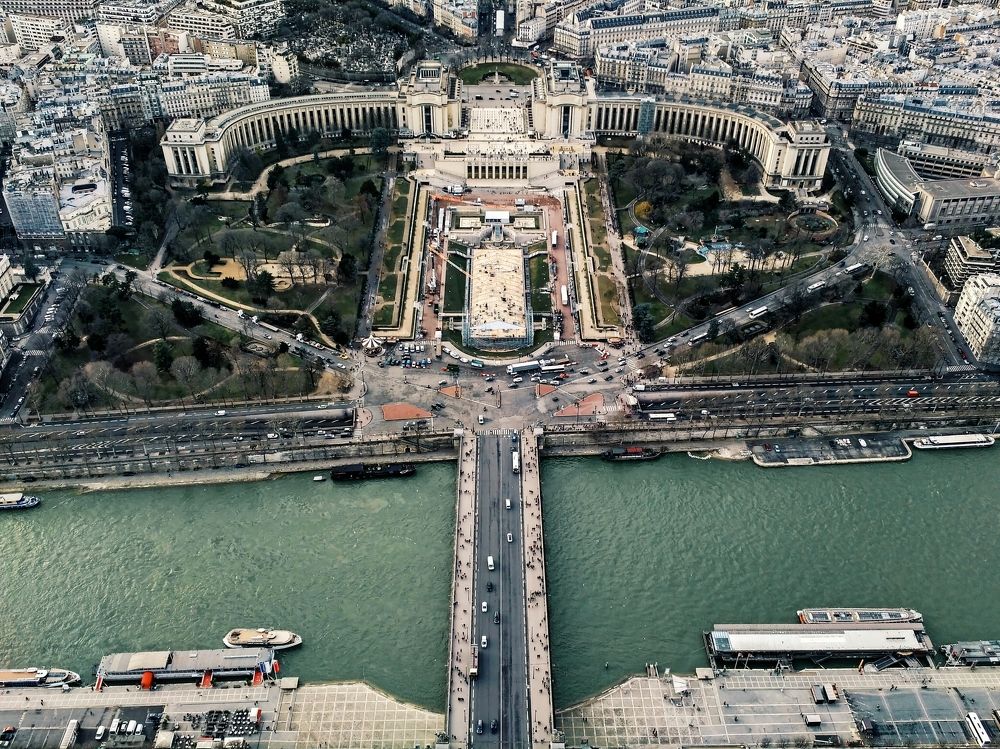 Вершина Эйфелевой башни