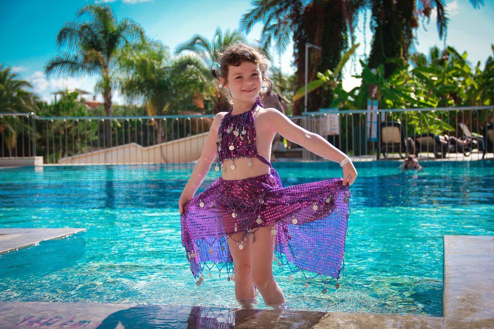 Танцы в бассейне