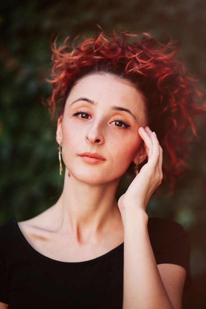 The girl with red heir