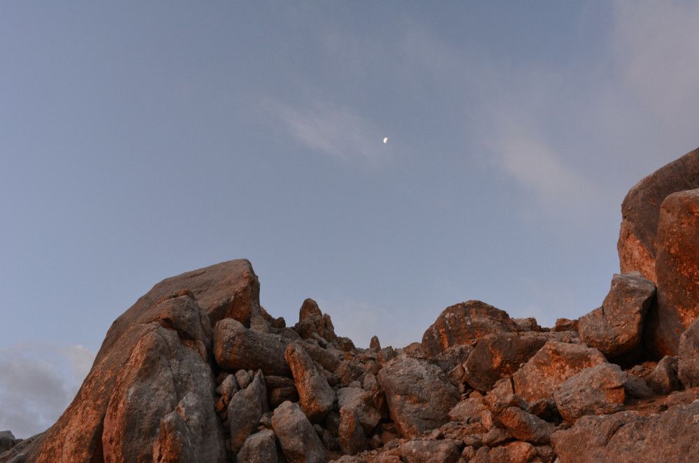 "Одинокая Луна"