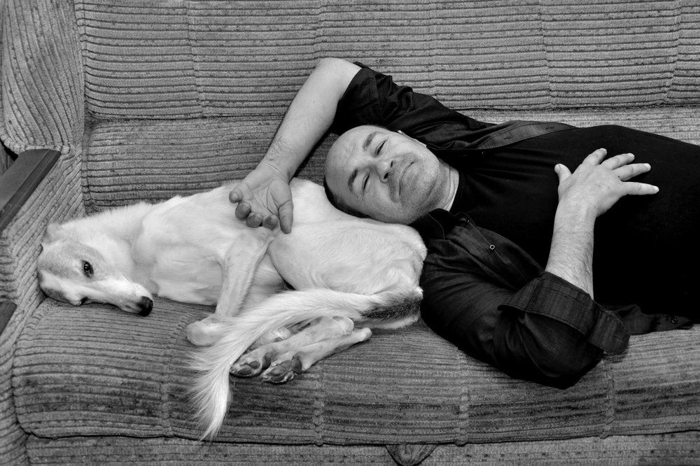 Художник В.Бурдин с любимой собакой