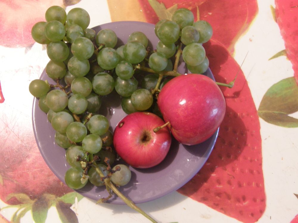 Натюрморт с виноградом