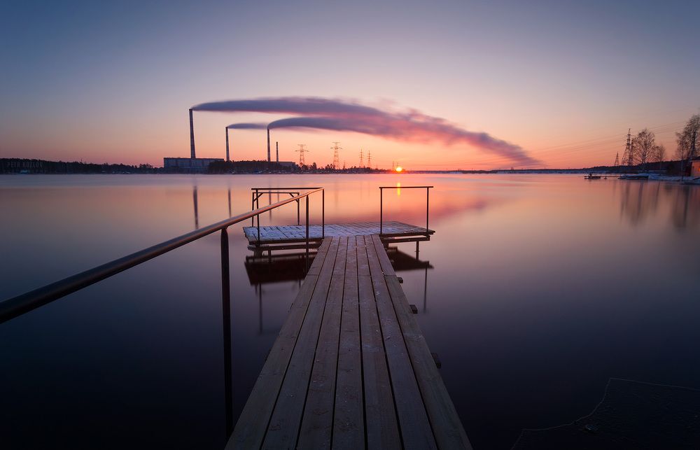 Рассвет на Рефтинском водохранилище.