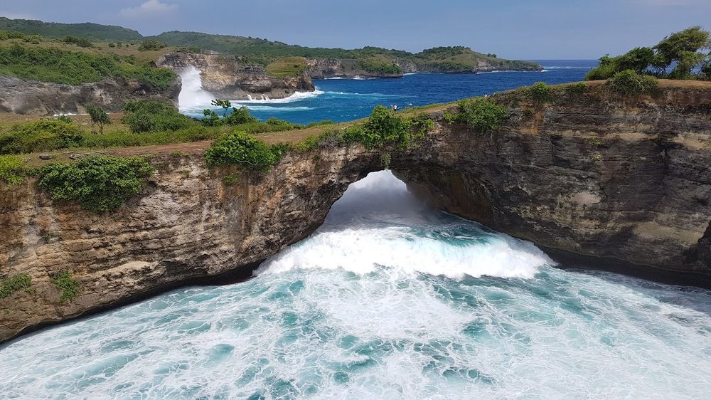 Бухты индонезийского острова Пенида