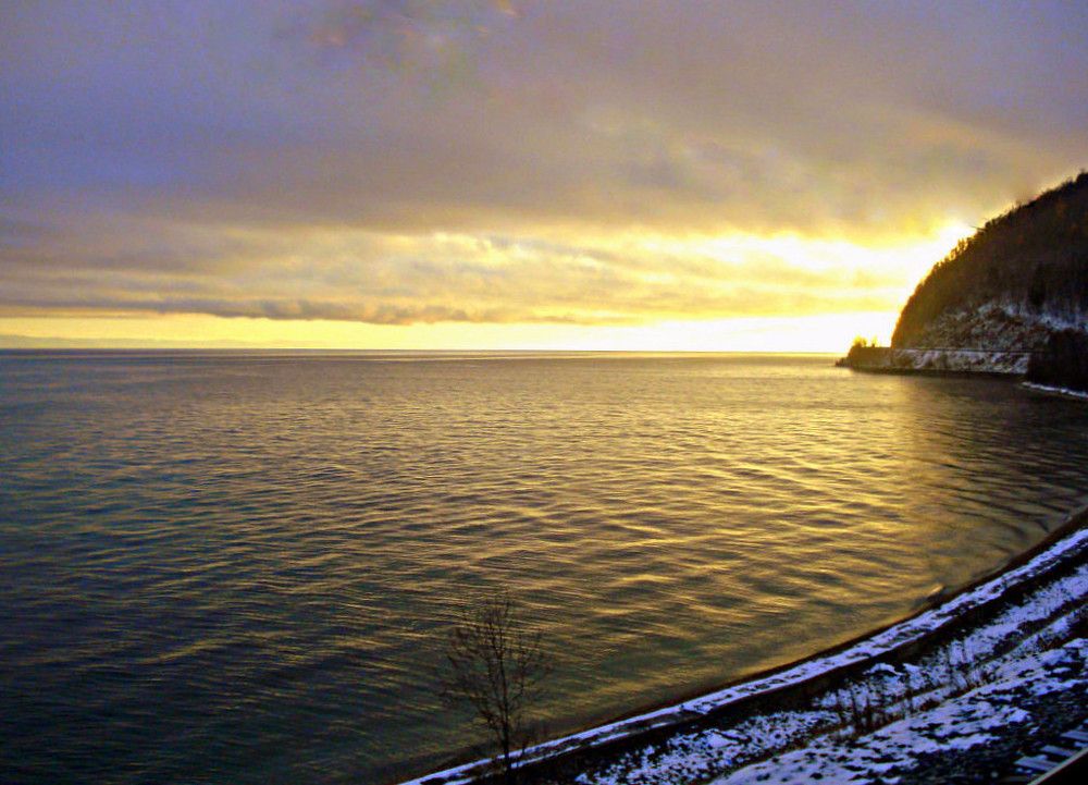Восход солнца над Байкалом