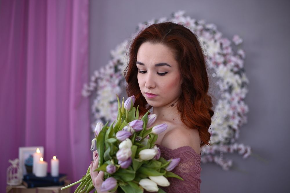 Девушка с цветами