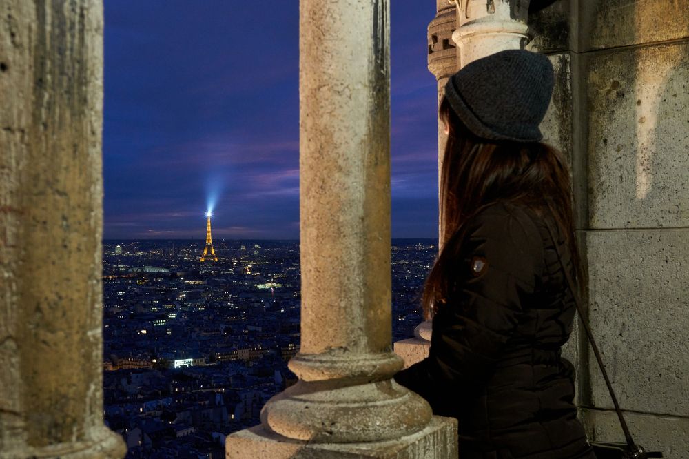 Ночью в Париже.