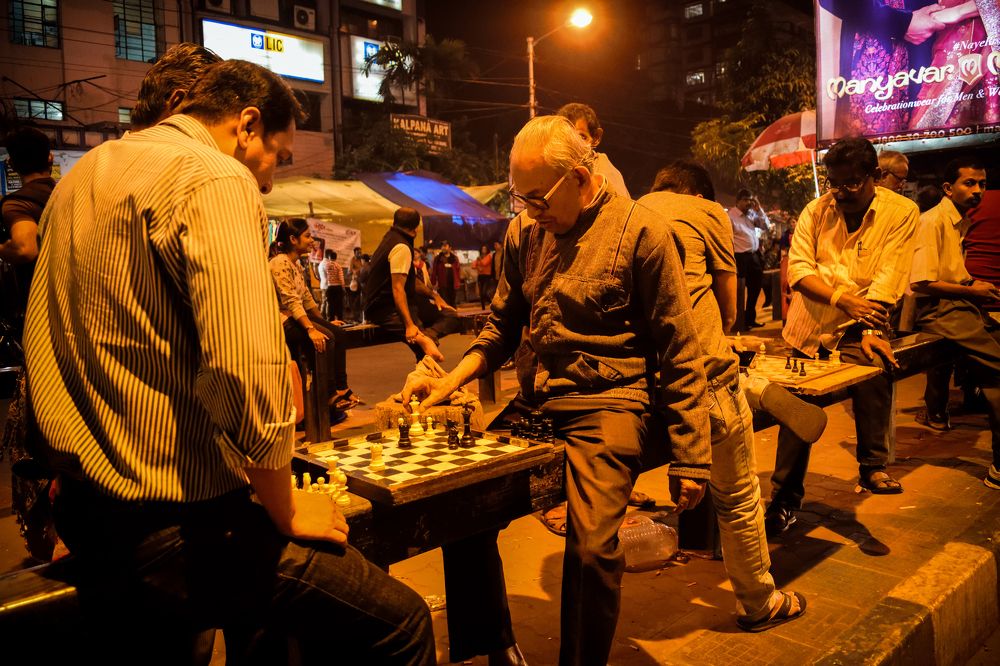 A small chess play with a friend can undo the burden of our life