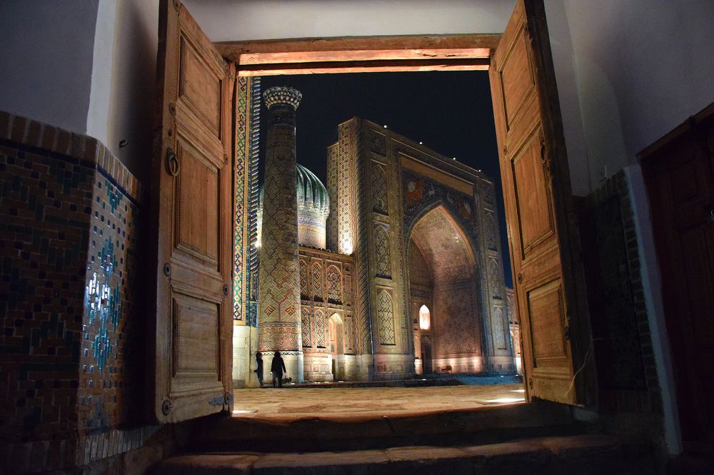 Сказочный и прекрасный ночной Самарканд.