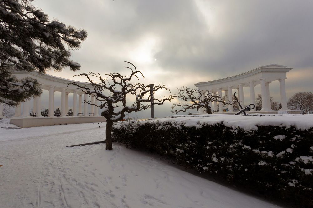 Черноморск городской парк колоннады 2