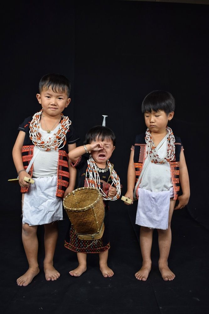 Anjaiga... You don't have any other options but to pack up your camera bags ...When your model is in no more mood.