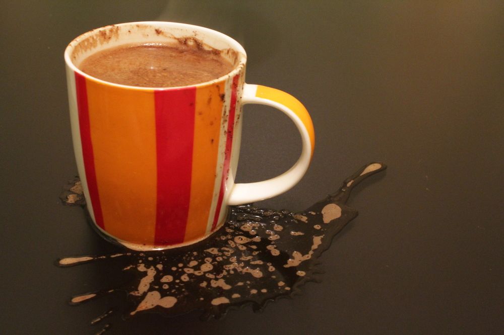 разлитый кофе