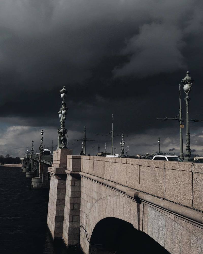 Хмурый Петербург
