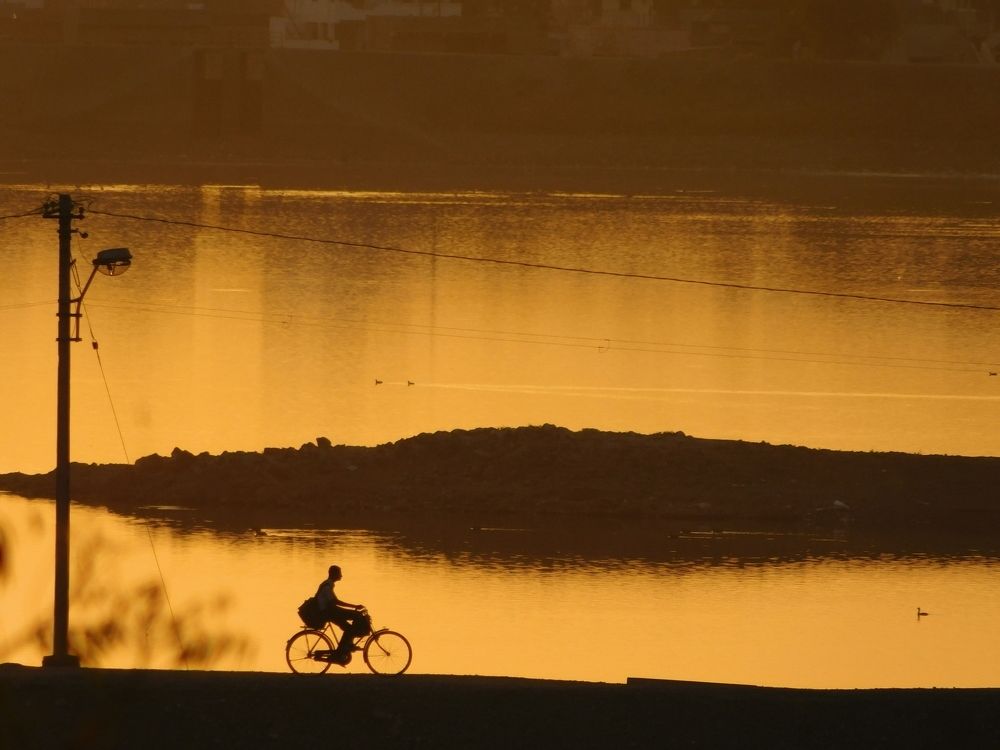 In evening on the lake side