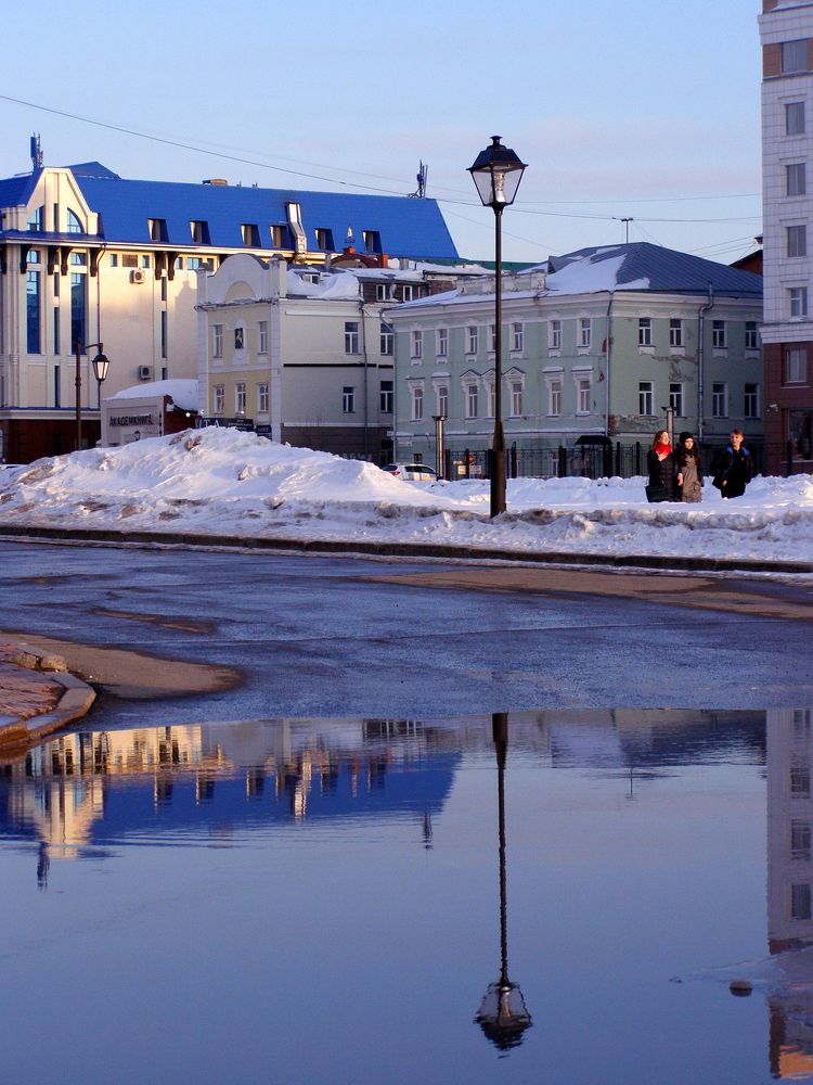 Фонарь и отражение