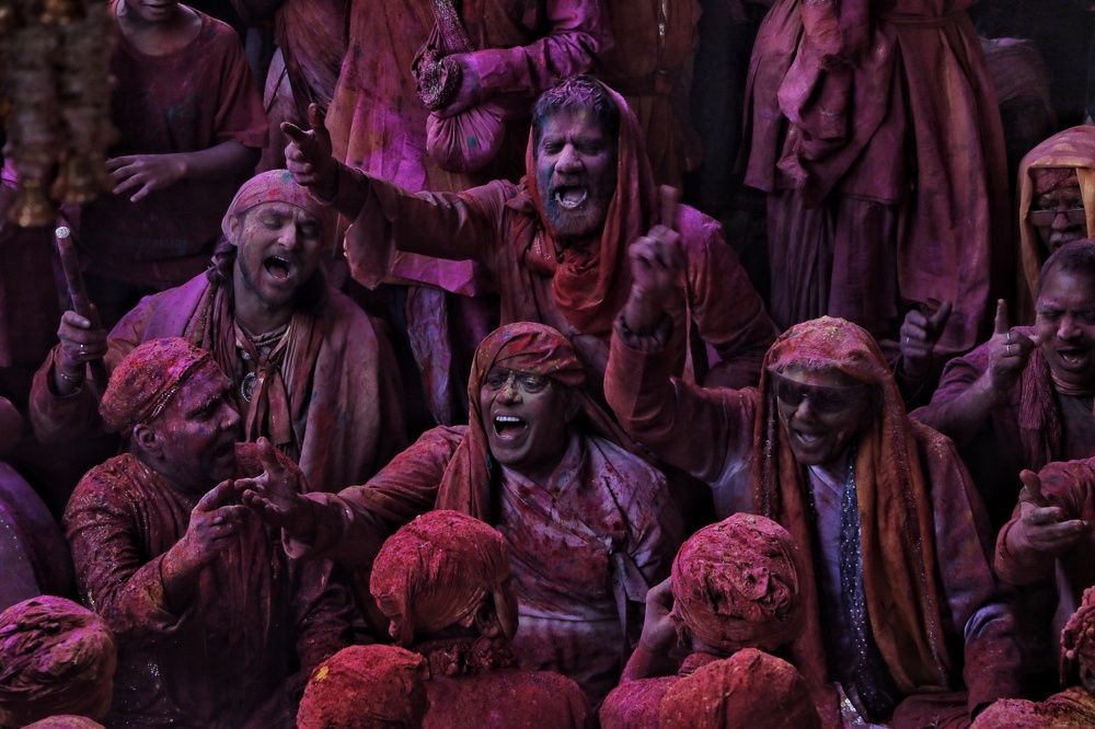 They says Hey Radhe... The sound,rythm and Emotions with a flow and impact of organic colors.